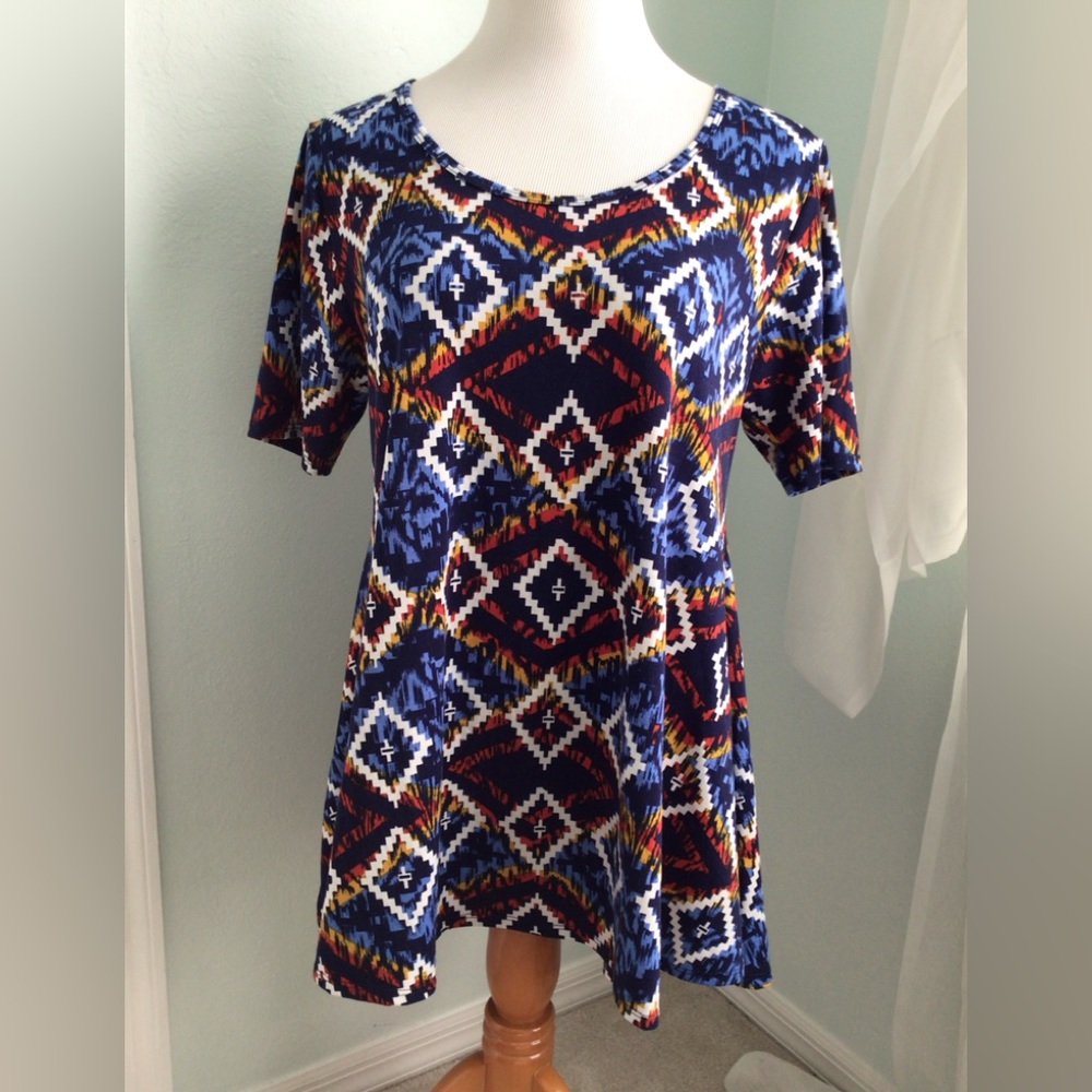 Like New- LuLaRoe Bright Colorful High-Low Tunic Top Medium